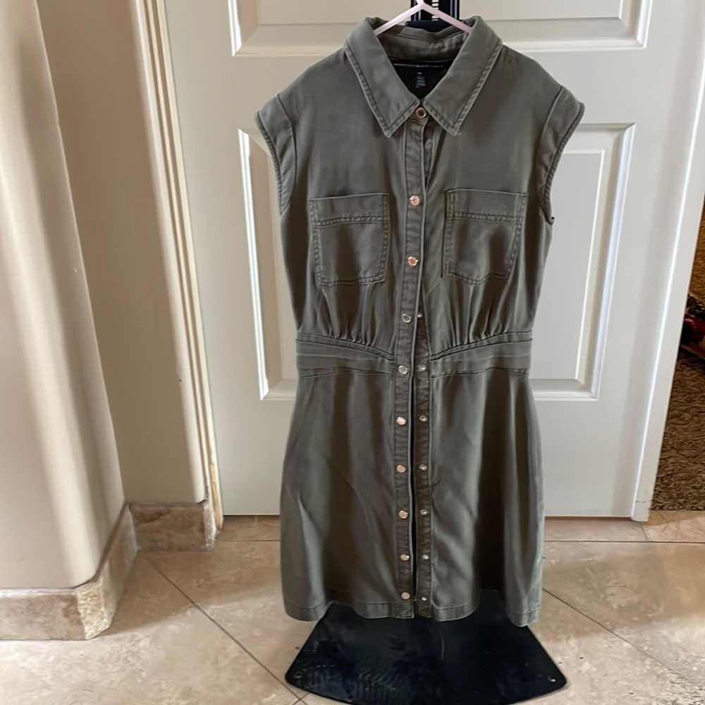 Black House White Market - sleeveless dress. Never worn size 00- olive color